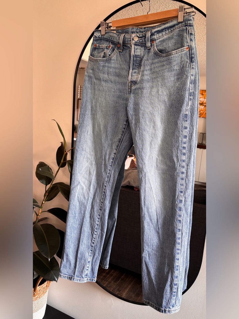 Levi's 501 Original Fit Jeans – W27 L32 – Light Wash – Premium Denim